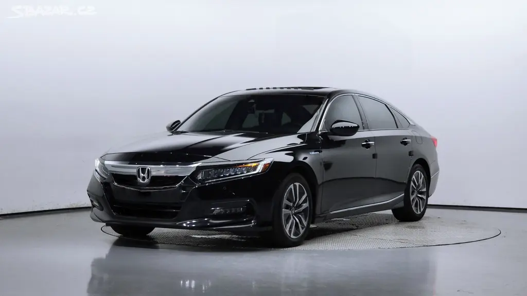 2018 HONDA ACCORD HYBRID TOURING - 5 litrov/100km